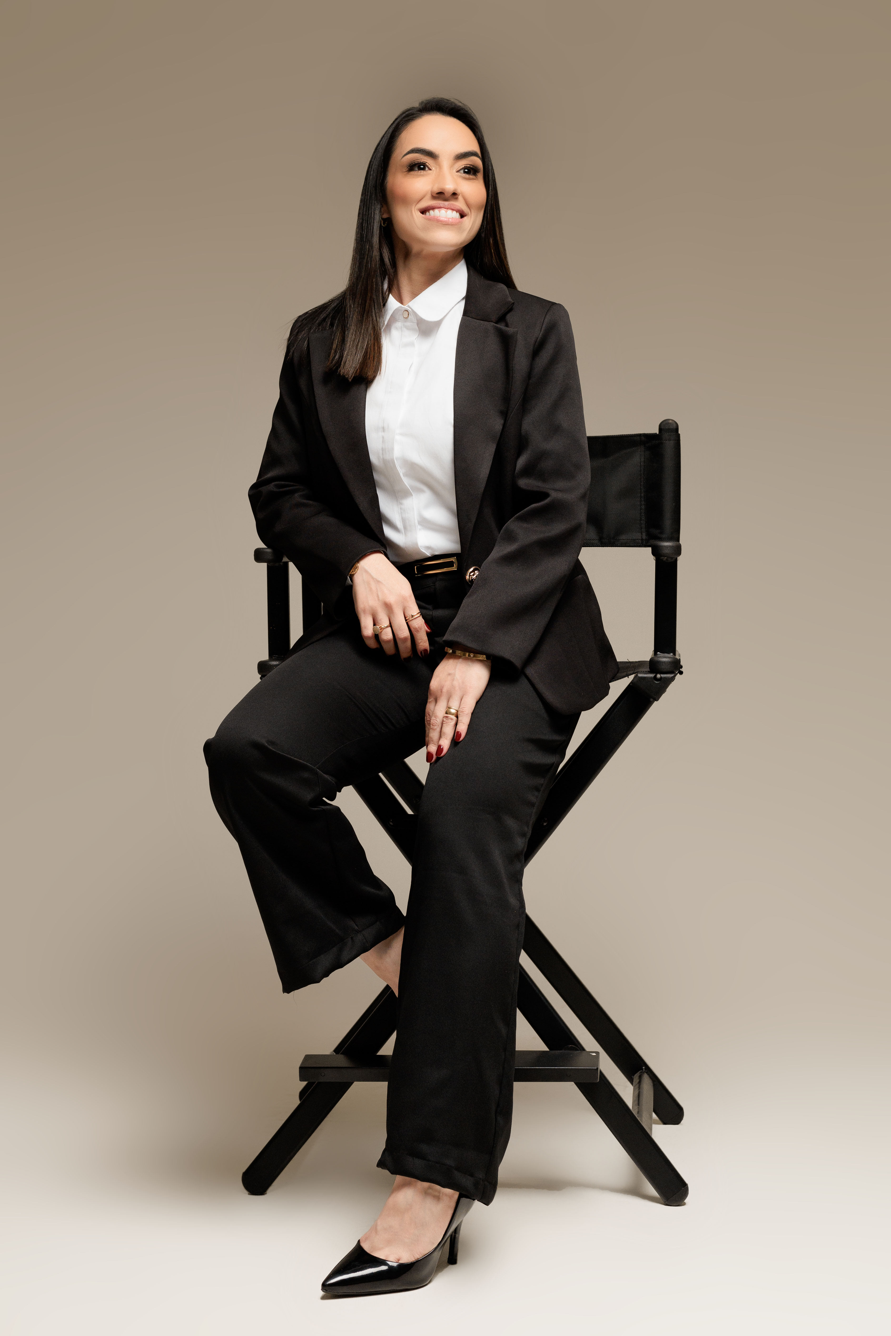 Dra. Iara Dourado sorrindo